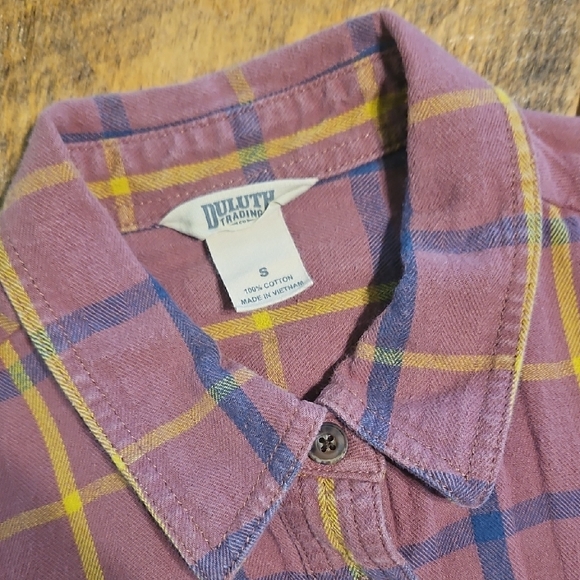 Duluth Trading Free Swingin Flannel - Picture 2 of 4